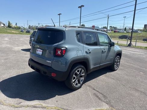 Used 2017 Jeep Renegade Latitude AWD/4WD image 8