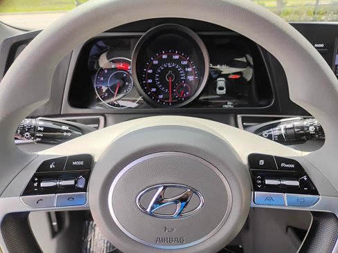 Used 2023 Hyundai Elantra SEL FWD image 47