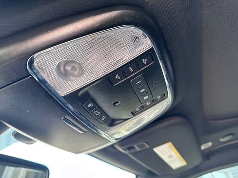 Used 2020 Jeep Grand Cherokee Overland AWD/4WD image 24