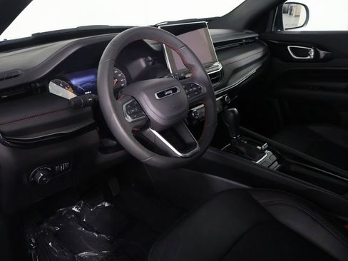 Used 2025 Jeep Compass Trailhawk AWD/4WD image 23