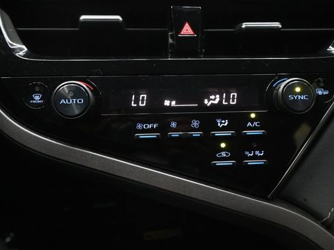 Used 2024 Toyota Camry XLE FWD image 25