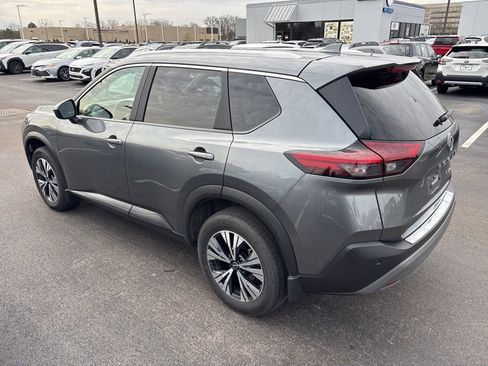 Used 2023 Nissan Rogue SV w/ SV Premium B Package image 5