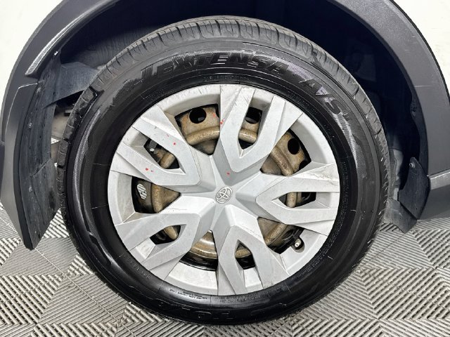 Used 2020 Toyota C-HR LE FWD image 29