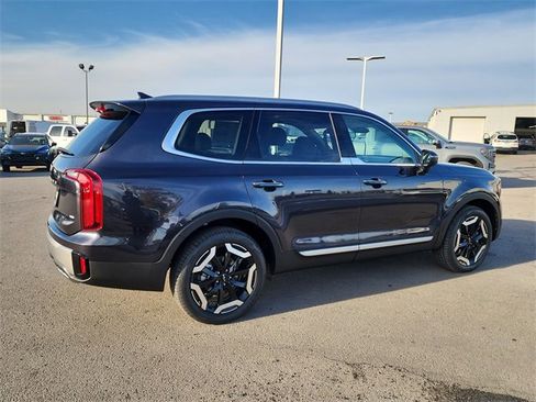 New 2025 Kia Telluride S image 2