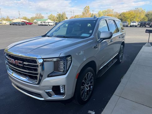 Used 2023 GMC Yukon SLT image 12