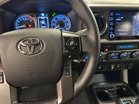 Certified 2023 Toyota Tacoma TRD Off-Road AWD/4WD image 21