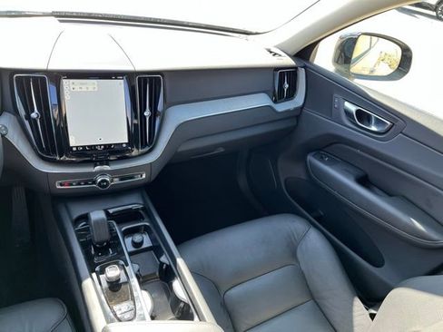 Used 2025 Volvo XC60 B5 Plus image 11