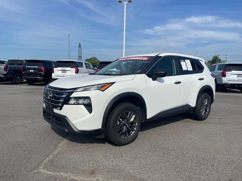 Used 2024 Nissan Rogue S AWD/4WD image 3