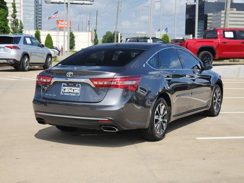 Used 2018 Toyota Avalon XLE Premium FWD image 7
