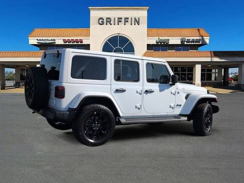 Used 2025 Jeep Wrangler Unlimited Sahara AWD/4WD image 4