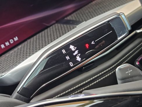 Certified 2025 Cadillac Escalade ESV V AWD/4WD image 22