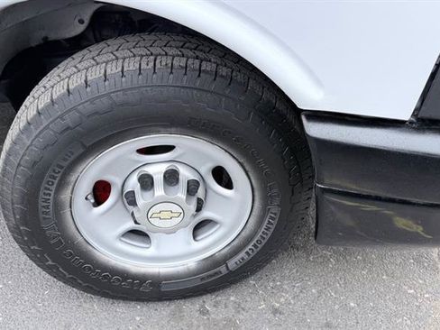 Used 2011 Chevrolet Express 2500 RWD image 14