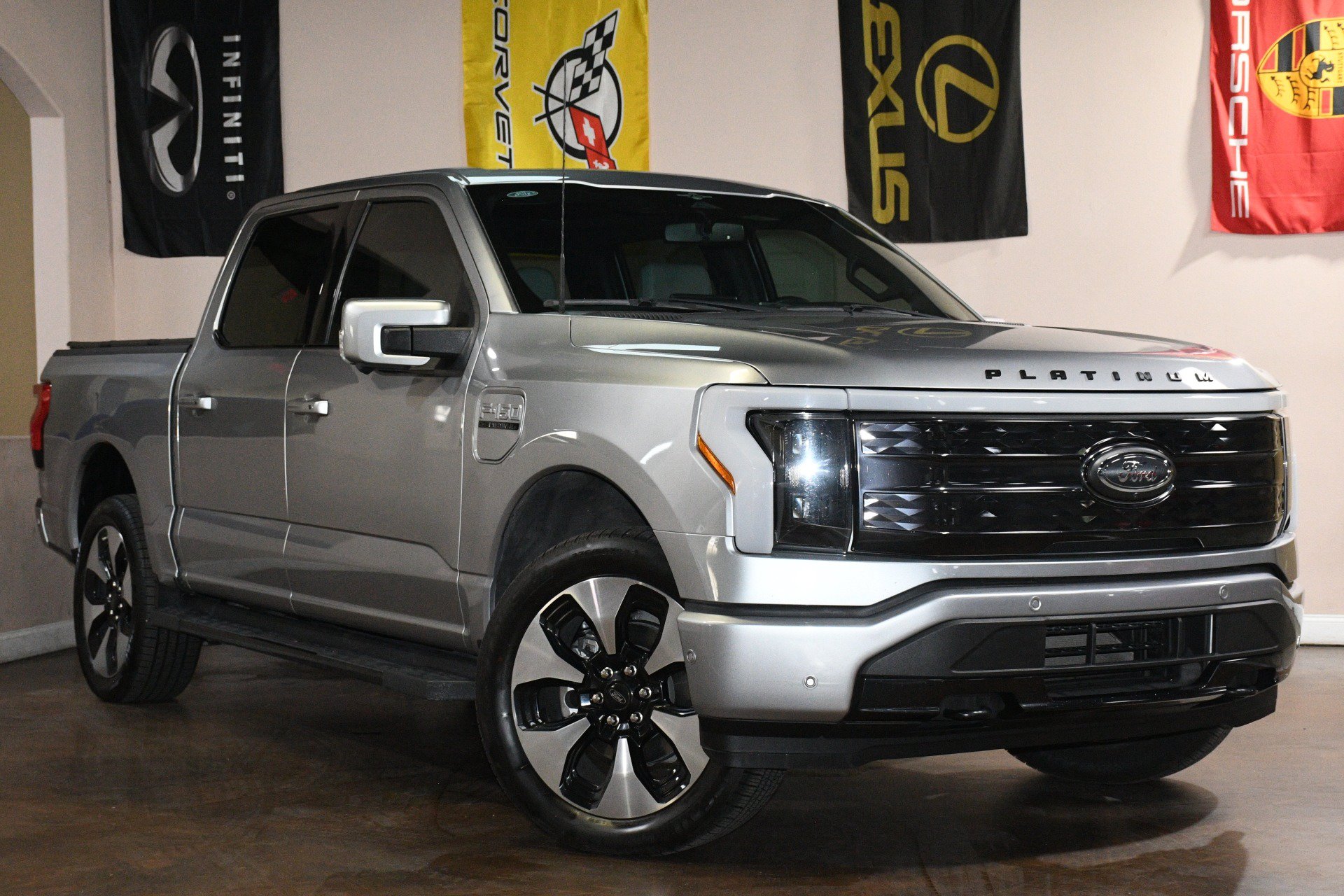 Used 2023 Ford F150 Lightning Platinum AWD/4WD image 3