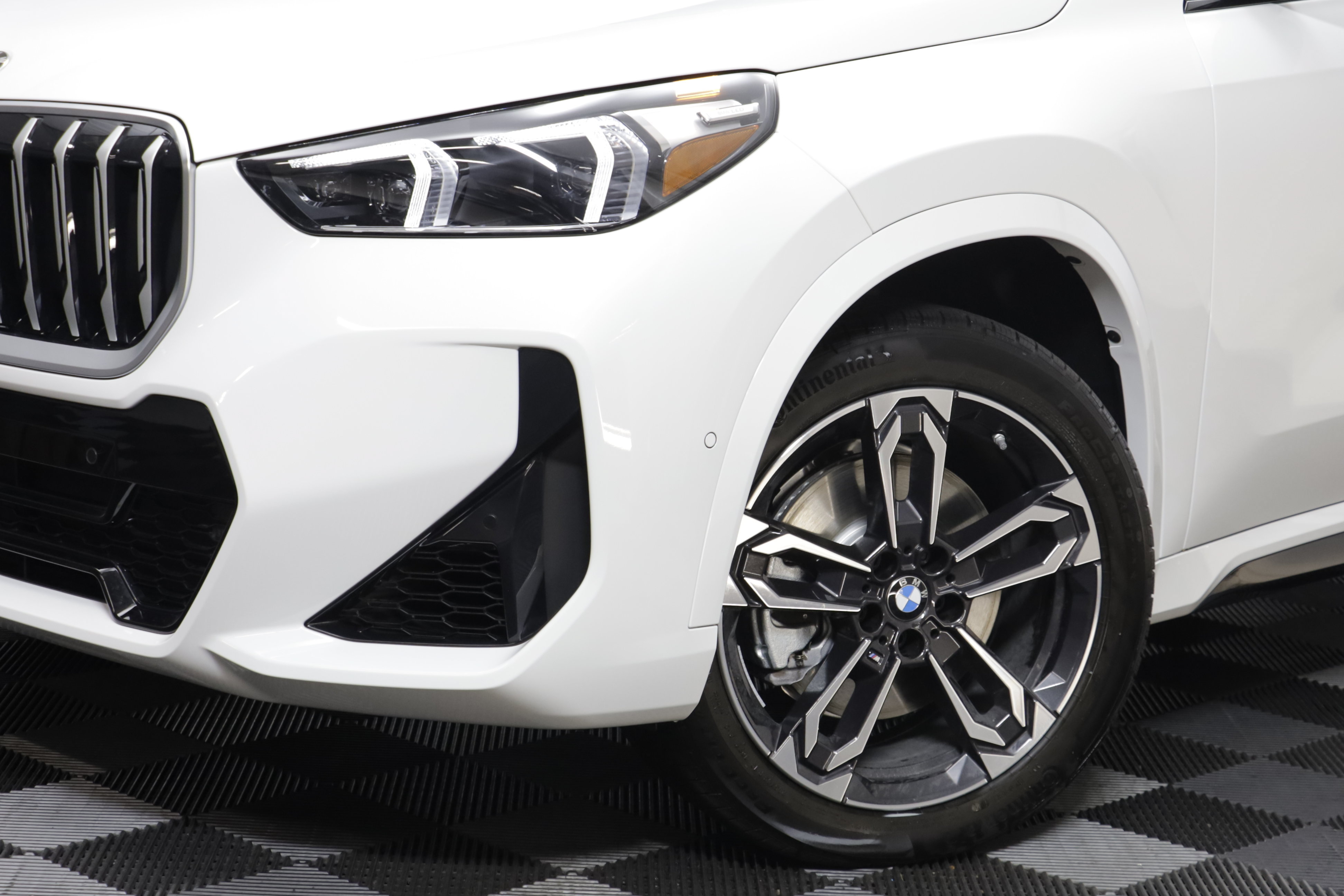 New 2026 BMW X1 xDrive28i w/ M Sport Package AWD/4WD image 4