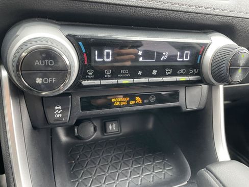 Used 2019 Toyota RAV4 LE AWD/4WD image 28