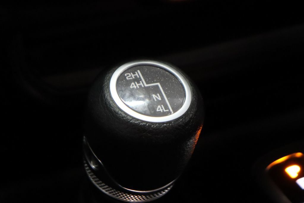 Used 2025 Jeep Gladiator Sport AWD/4WD image 31