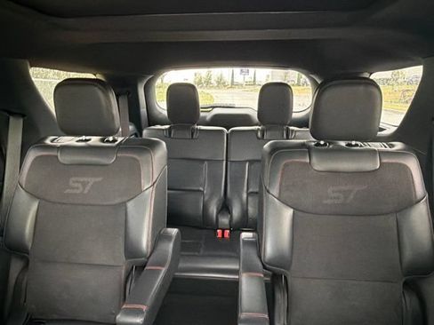 Used 2025 Ford Explorer ST AWD/4WD image 17