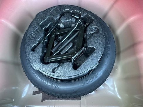 Used 2024 Hyundai Elantra SE image 40