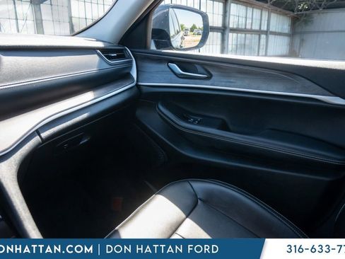 Used 2023 Jeep Grand Cherokee L Limited AWD/4WD image 14