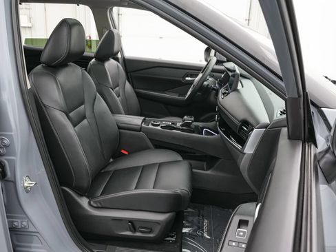 Used 2025 Nissan Rogue SL w/ Tech Package AWD/4WD image 22