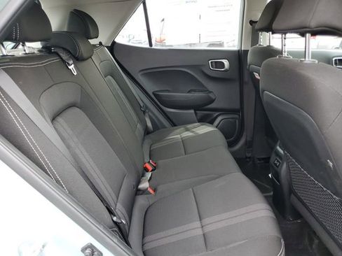 Used 2025 Hyundai Venue SEL FWD image 26
