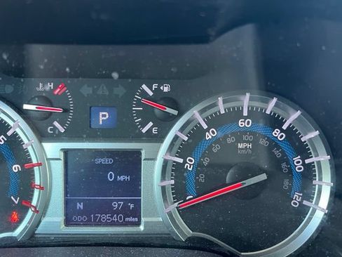 Used 2015 Toyota 4Runner SR5 AWD/4WD image 9