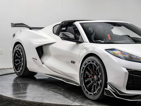 Used 2023 Chevrolet Corvette Z06 w/ Z07 Performance Package RWD image 32