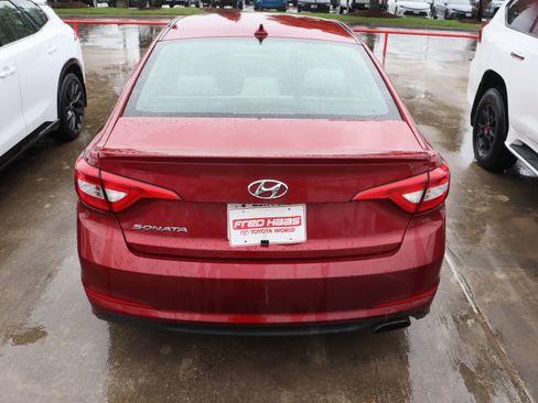 Used 2015 Hyundai Sonata SE w/ Option Group 09 FWD image 9