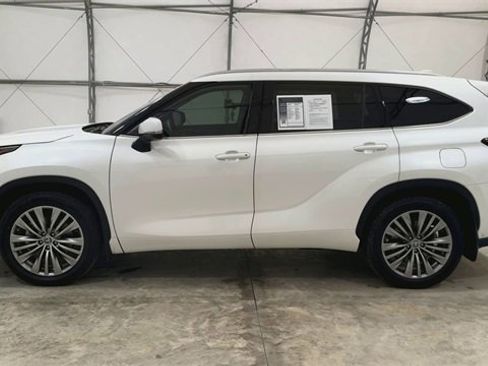 Used 2021 Toyota Highlander Platinum image 5