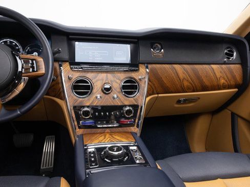 Used 2019 Rolls-Royce Cullinan image 14