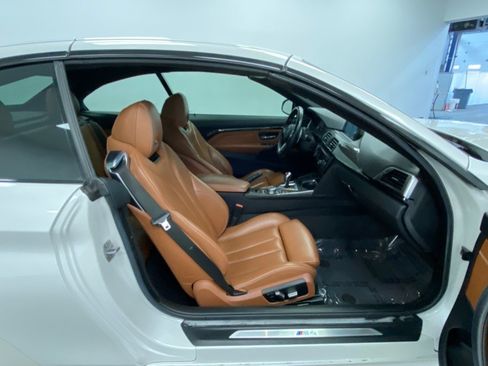Used 2016 BMW M4 Convertible RWD image 32