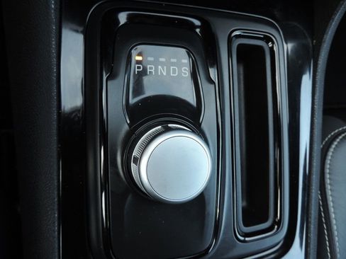 Used 2019 Chrysler 300 S AWD/4WD image 23