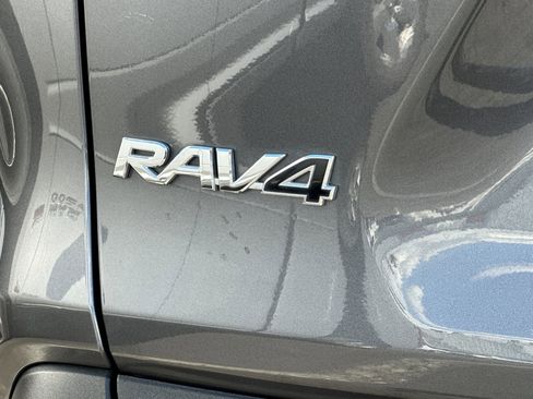 Used 2021 Toyota RAV4 LE AWD/4WD image 26