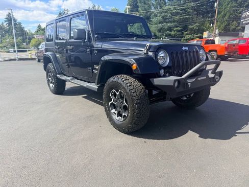Used 2018 Jeep Wrangler Unlimited Sahara AWD/4WD image 1