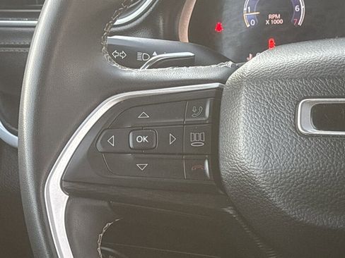 Used 2023 Jeep Grand Cherokee L Laredo image 23