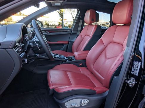 Used 2025 Porsche Macan image 5