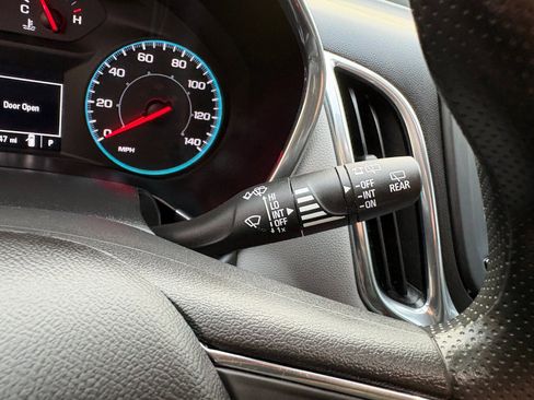 Used 2020 Chevrolet Equinox LS w/ LS Convenience Package image 39