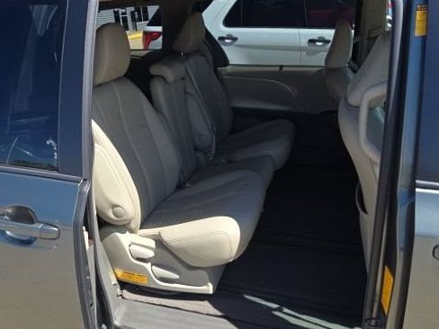 Used 2014 Toyota Sienna XLE FWD image 27