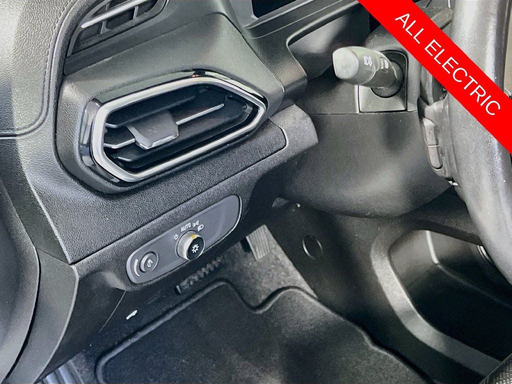 Used 2023 Chevrolet Bolt EUV Premier w/ Sun & Sound Package FWD image 10