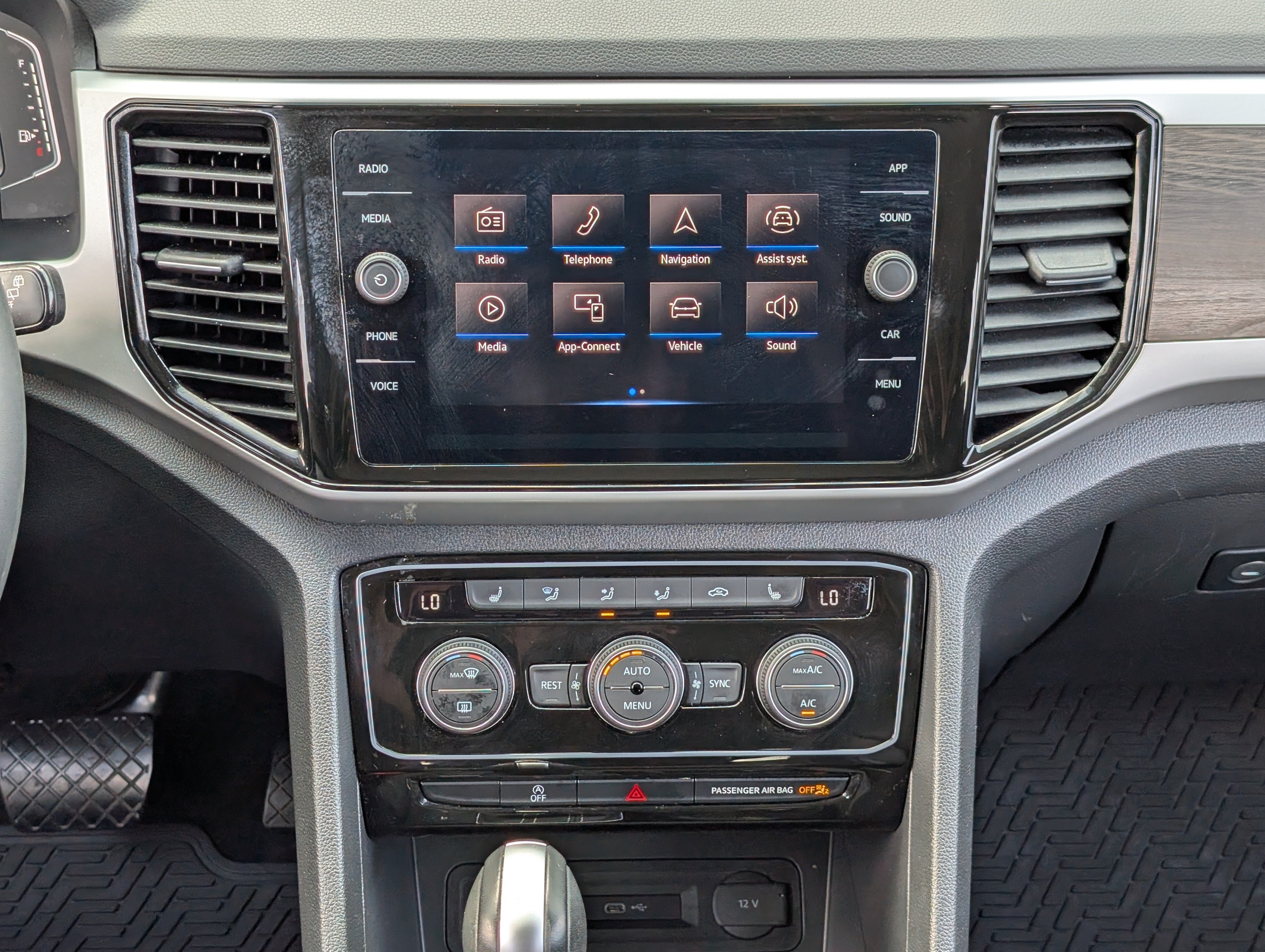 Used 2023 Volkswagen Atlas SE w/ Black Wheel Package FWD image 26