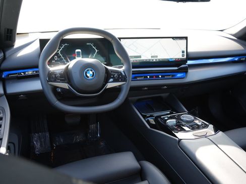 Used 2025 BMW i5 eDrive40i image 6