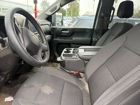 Used 2023 Chevrolet Silverado 2500 Custom w/ Custom Value Package image 5