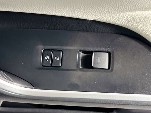 Used 2025 Toyota RAV4 XLE w/ Convenience Package image 32