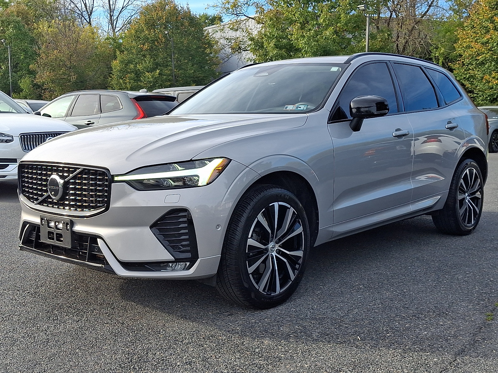 Used 2023 Volvo XC60 B5 Plus w/ Climate Package AWD/4WD image 3