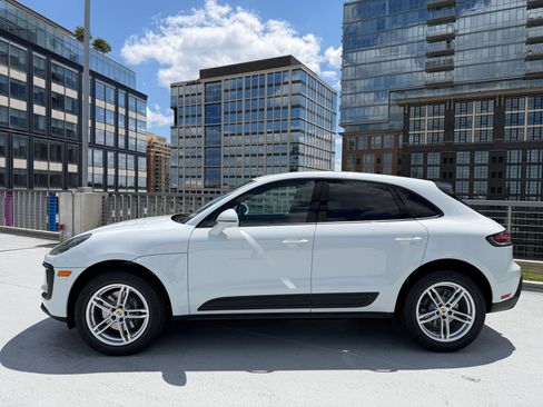 Certified 2026 Porsche Macan AWD/4WD image 2
