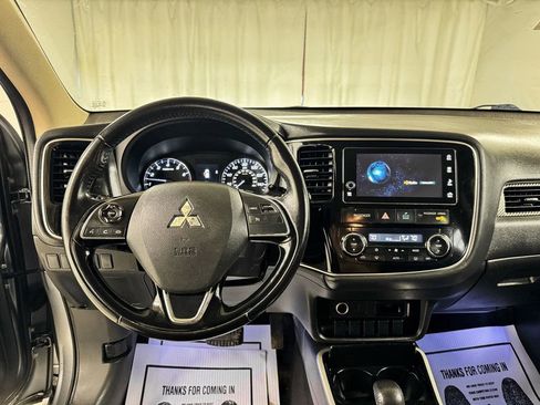 Used 2017 Mitsubishi Outlander SE image 14