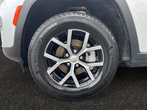 Used 2025 Jeep Grand Cherokee Limited image 14