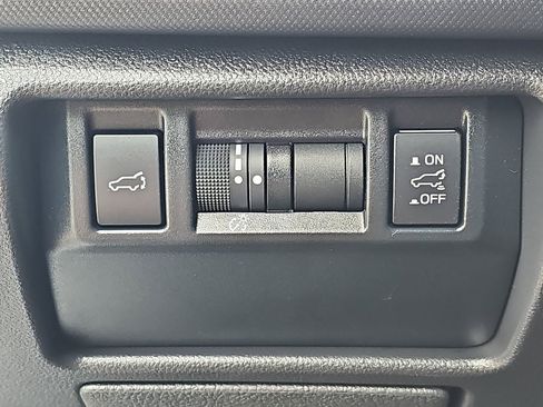 Certified 2025 Subaru Forester Premium AWD/4WD image 30