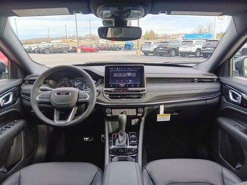 New 2026 Jeep Compass Latitude image 14