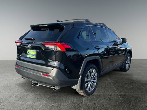 Used 2023 Toyota RAV4 XLE Premium image 7